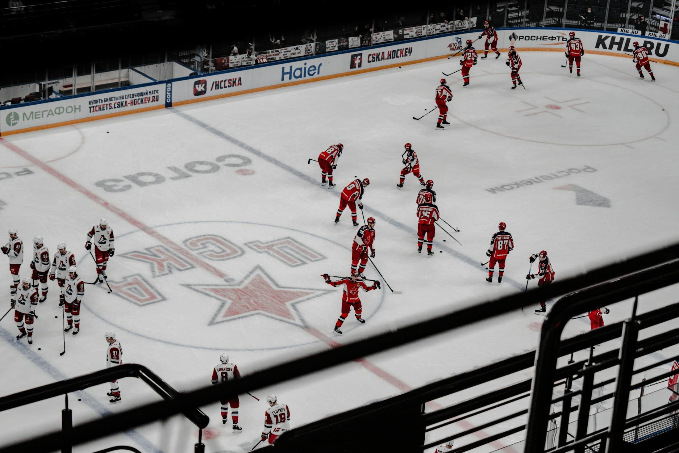 Ice hockey teams playing in an arena